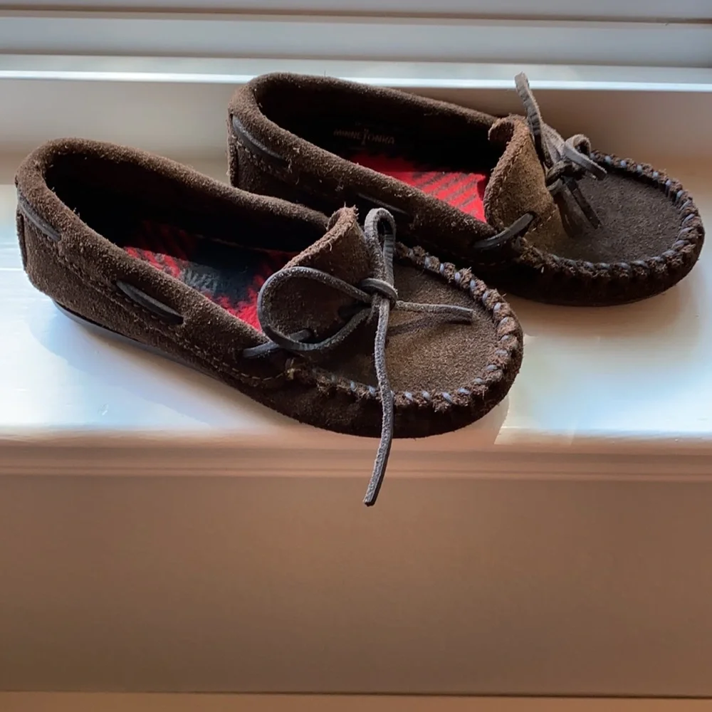 Minnetonka Brown Suede Kids Moccasin Slippers with Red Plaid Lining